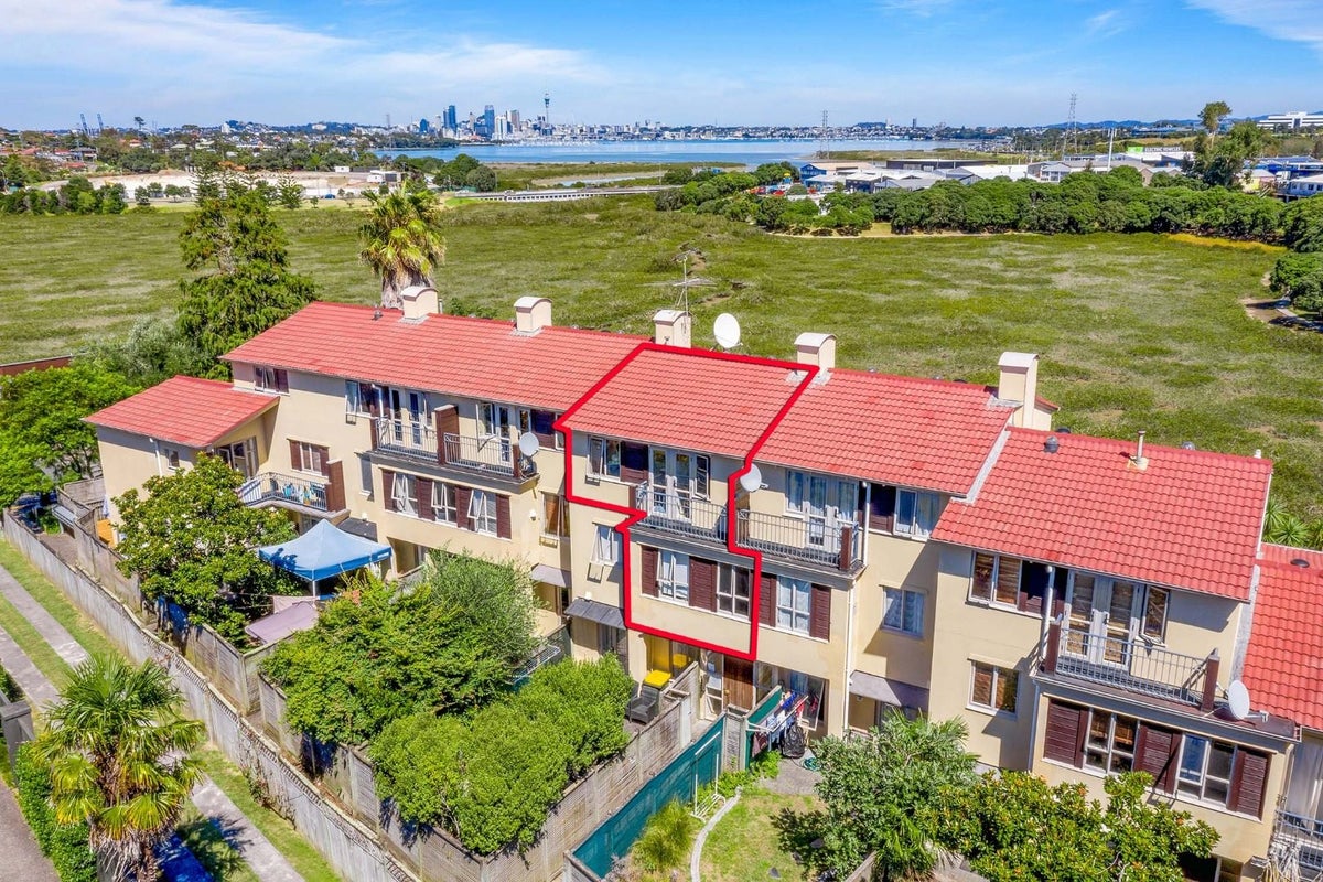 8/45 Byron Avenue, Takapuna, Auckland - Carousel 1