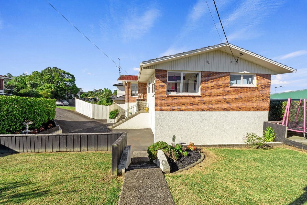 75 Jaemont Avenue, Te Atatu South, Auckland - Carousel 2