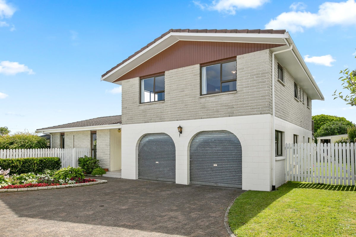 6A Karina Road, Merrilands, New Plymouth - Carousel 1