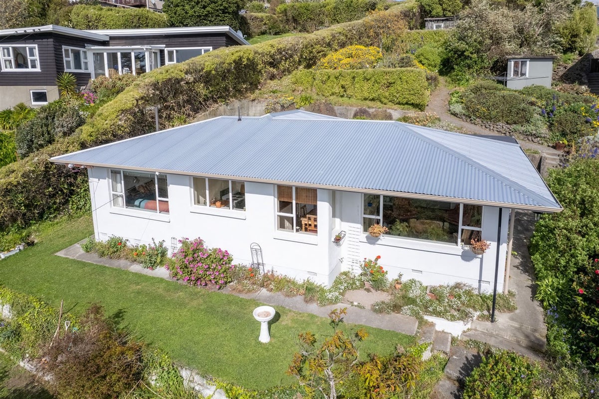 8 Aotea Terrace, Huntsbury, Christchurch - Carousel 1