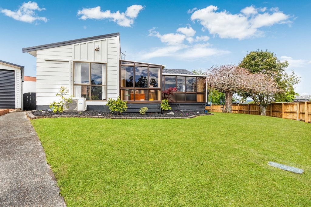 1 Oakmont Place, Wattle Downs, Auckland - Carousel 2