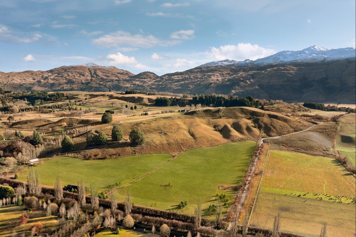 99 Speargrass Flat Road, SPEARGRASS FLAT, QUEENSTOWN - Carousel 1