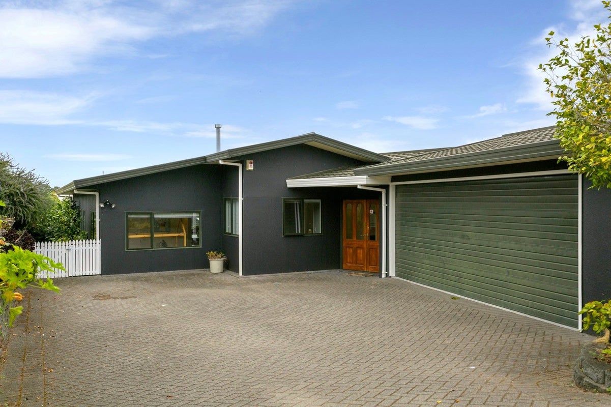73 Harvey Street, Waipahihi, Taupo - Carousel 1