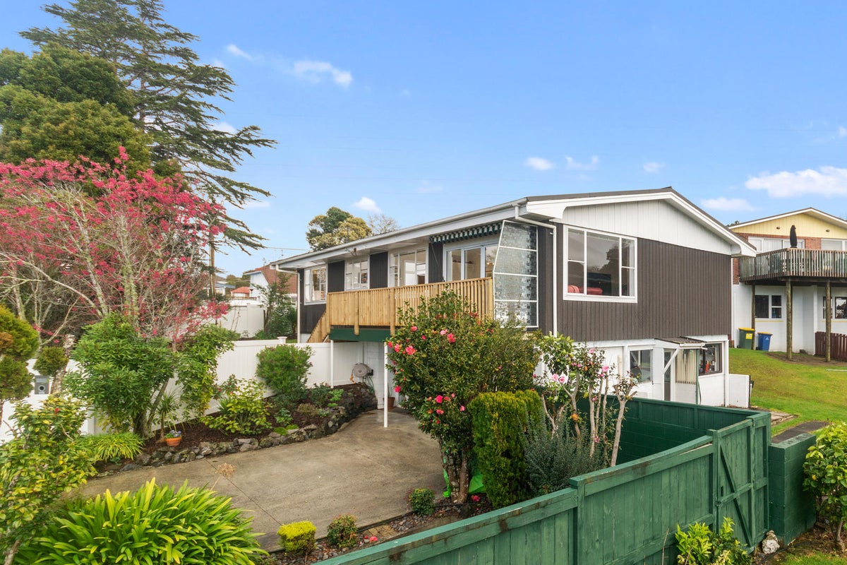 2 Merchant Avenue, Te Atatu South, Auckland - Carousel 2
