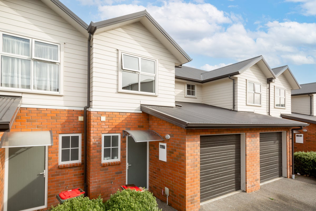 53 Chiefs Court, Hamilton East, Hamilton - Carousel 1