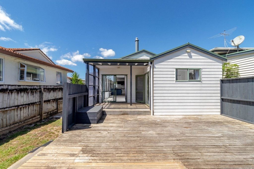 1 Mary Keane Lane, Parakai, Helensville - Carousel 1
