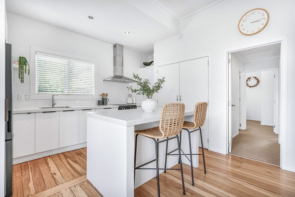 8A Bains Avenue, Hamilton East, Hamilton - Carousel 1
