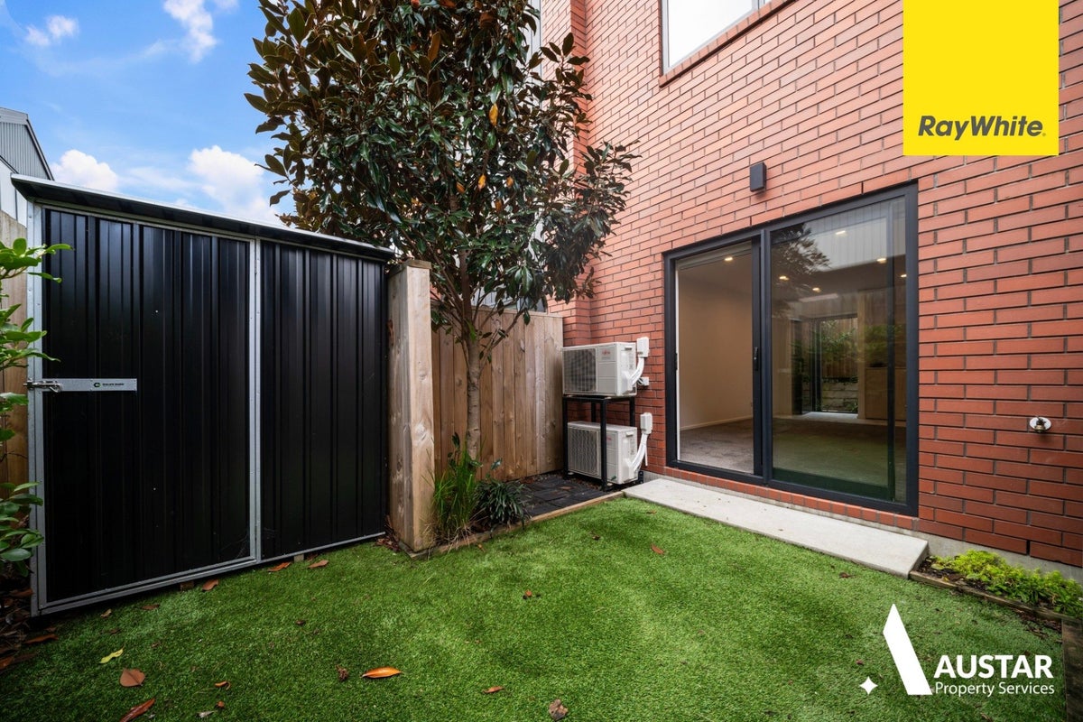 10/10 Yeovil Road, Te Atatu Peninsula, Auckland - Carousel 1