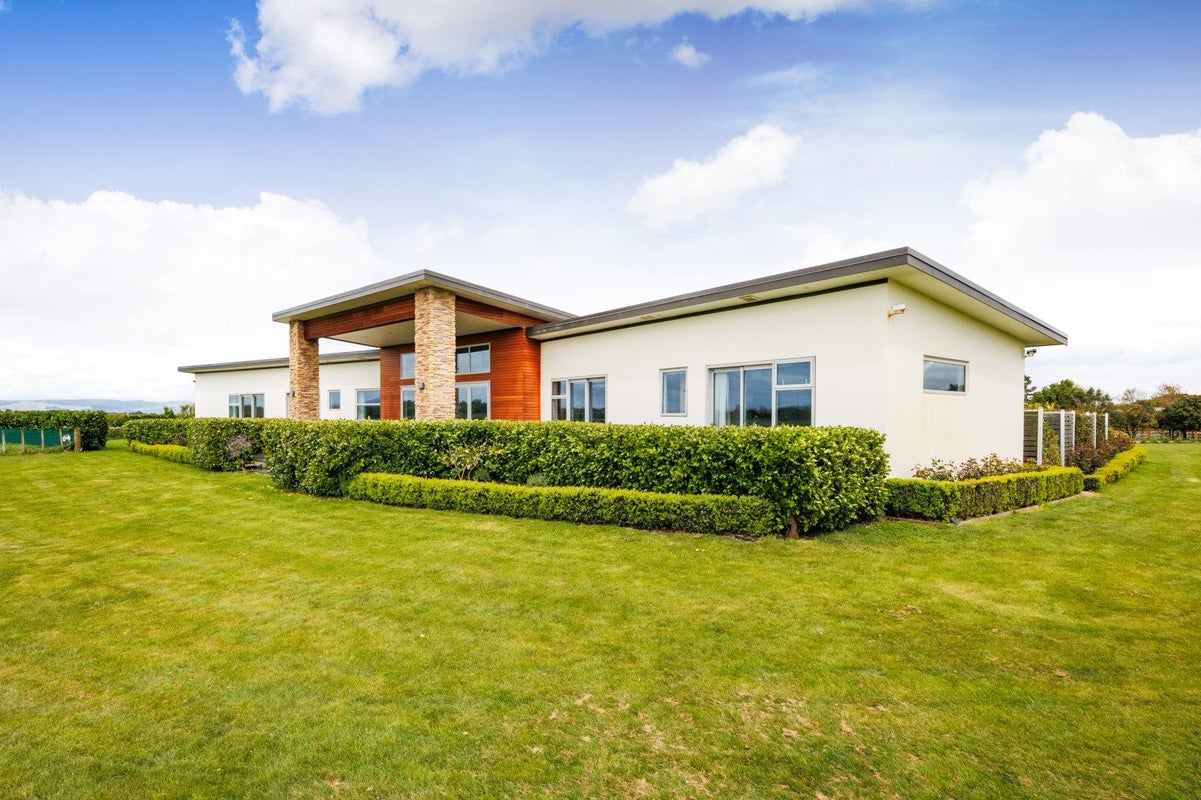 171 Oroua Road, Kairanga, Palmerston North - Carousel 1