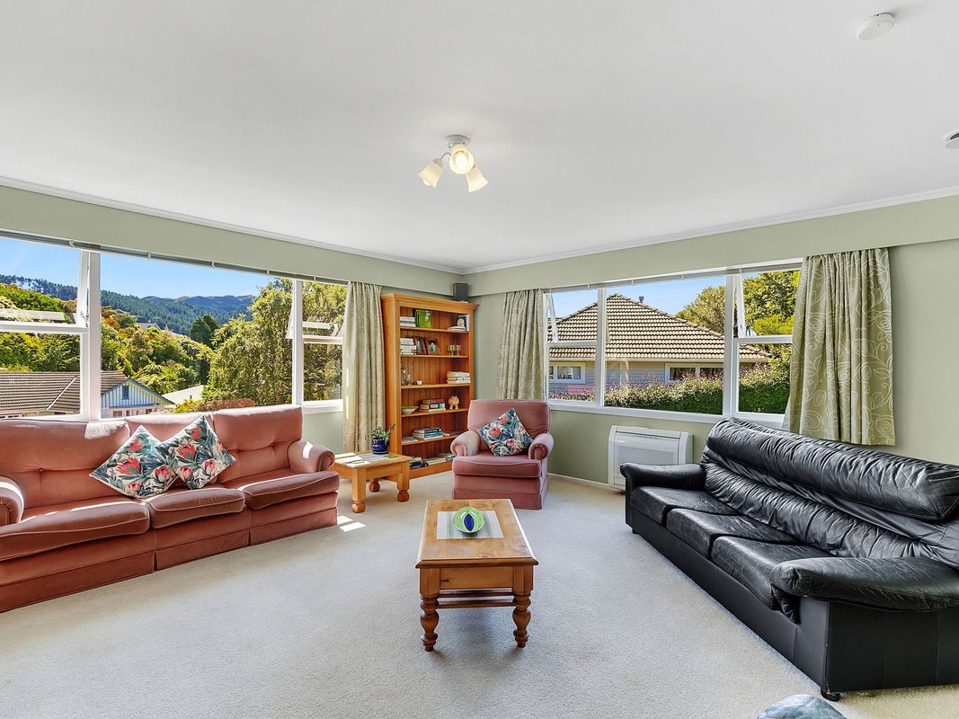 35 Pembroke Street, Tawa, Wellington - Carousel 2