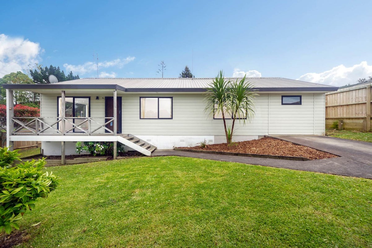 84 Trias Road, Totara Vale, Auckland - Carousel 1