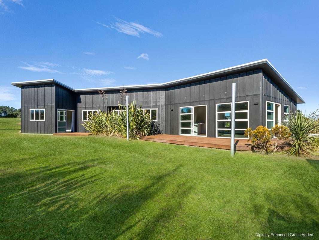 3 Mowhia Grove, Waitarere, Levin - Carousel 2