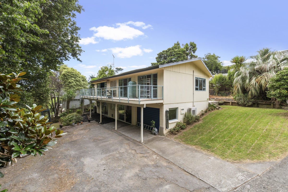 64B Uxbridge Road, Mellons Bay, Auckland - Carousel 1