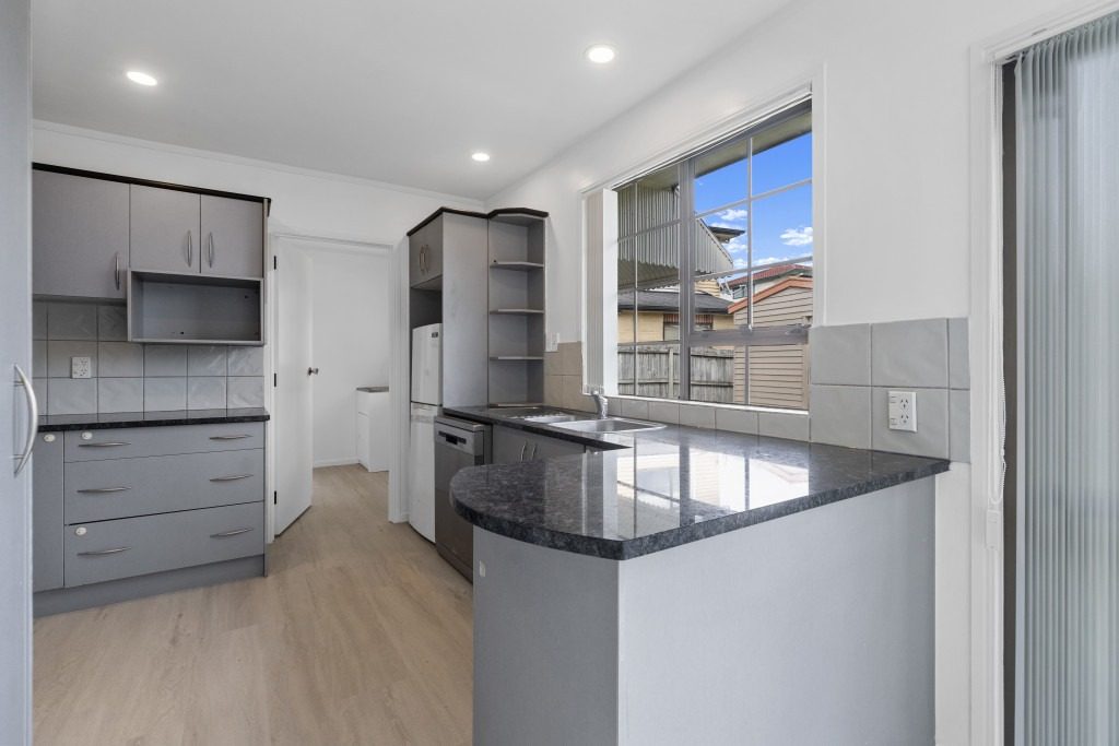 62 Olsen Avenue, Hillsborough, Auckland - Carousel 1