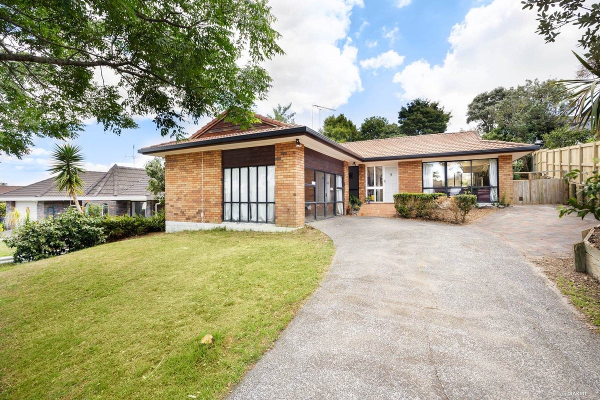 22 Voltaire Court, Botany Downs, Auckland - Carousel 2