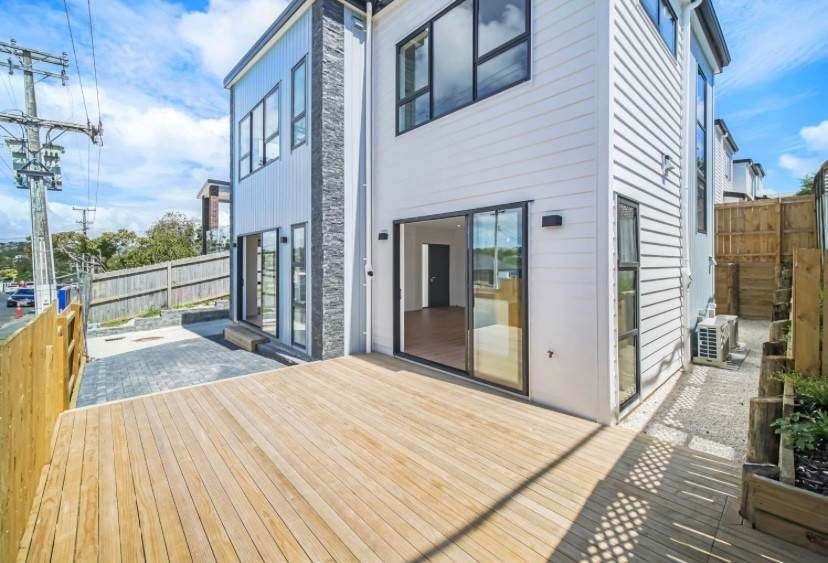 22 Marshall Laing Avenue, Mount Roskill, Auckland - Carousel 1