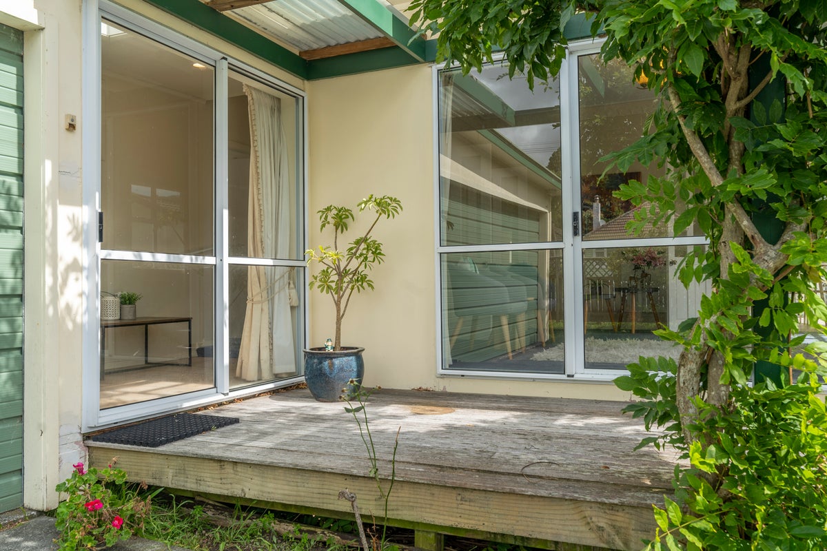 11 Hinau Street, Tawa, Wellington - Carousel 2