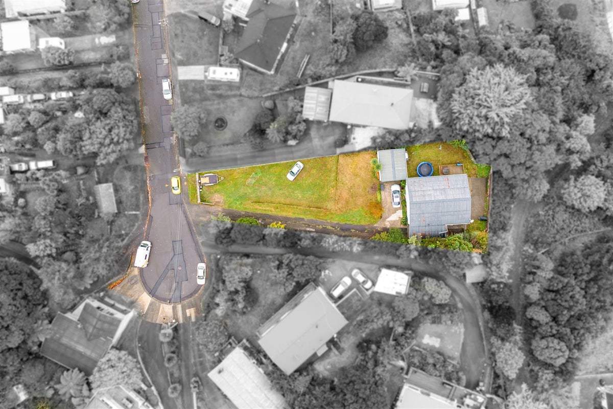 15 Davis Grove, Wainuiomata, Lower Hutt - Carousel 1