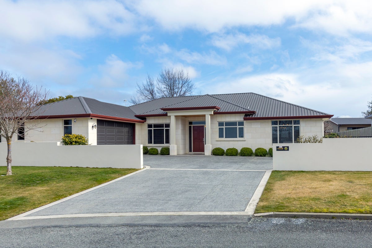 2 Edinburgh Street, Gleniti, Timaru - Carousel 1