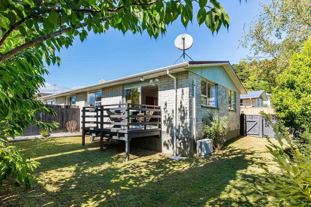 1/3 Garnet Grove, Birchville, Upper Hutt - Carousel 1