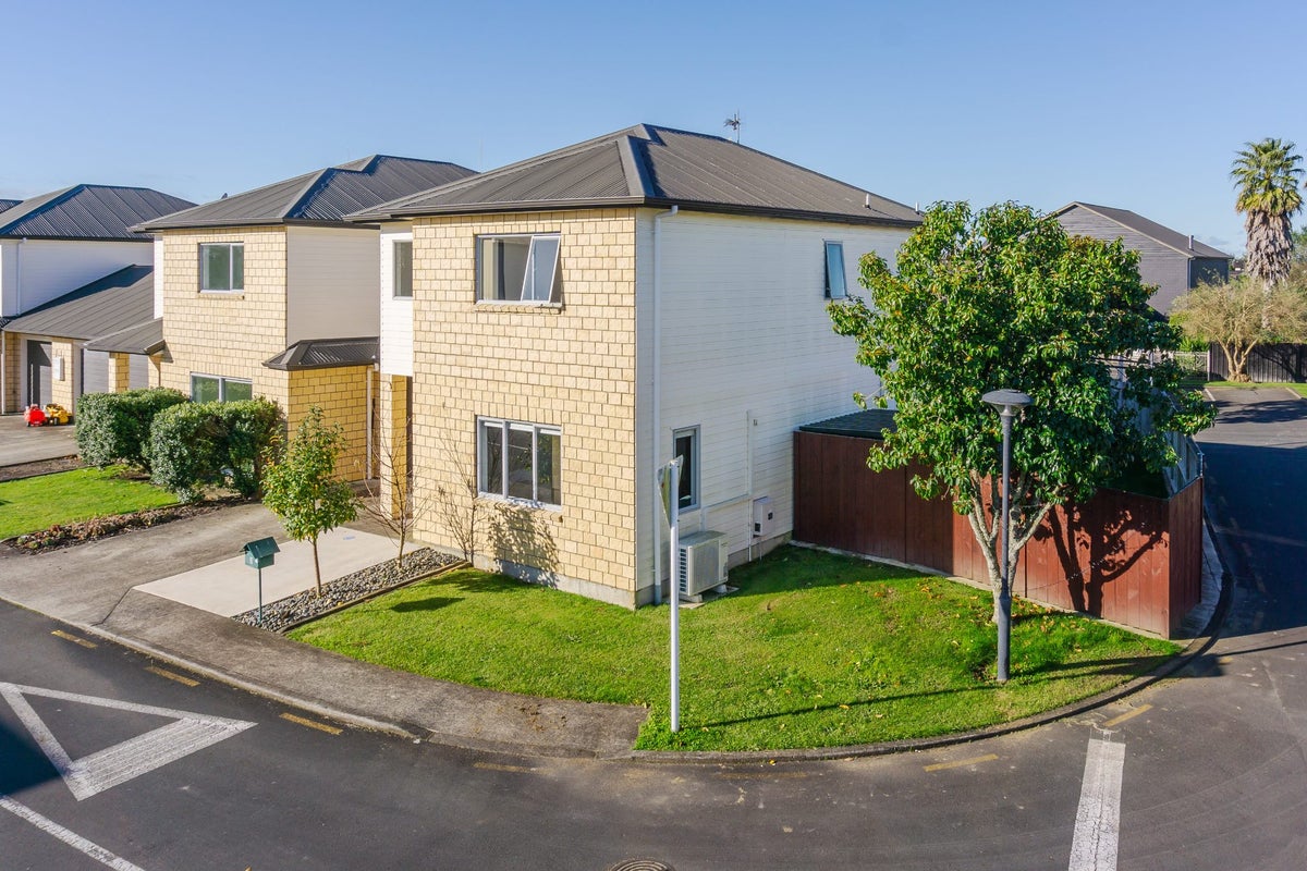 2 Tupe Lane, Huntington, Hamilton - Carousel 1