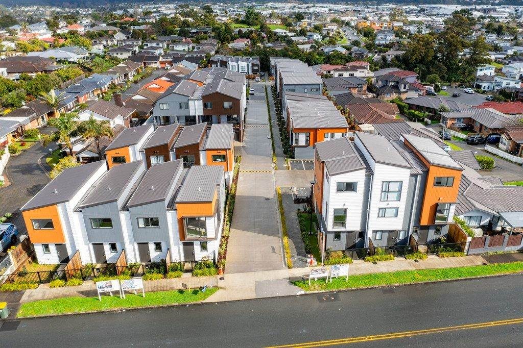 33 Raupeti Lane, Henderson, Auckland - Carousel 1