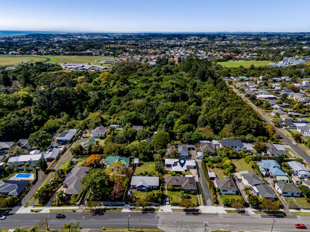 77 Brooklands Road, Brooklands, New Plymouth - Carousel 32