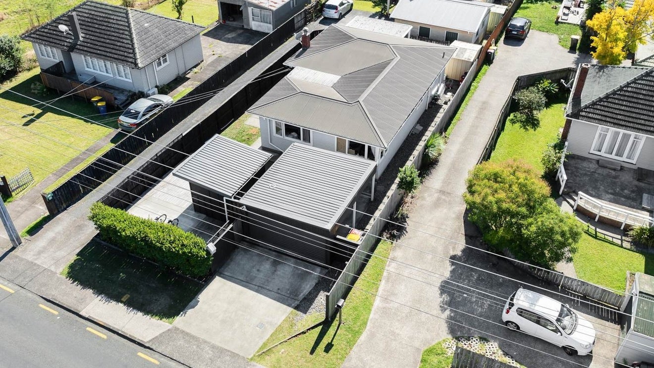 717 Te Atatu Road, Te Atatu Peninsula, Auckland - Carousel 1
