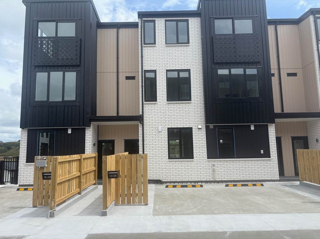 13/28 Pennant Street, Long Bay, Auckland - Carousel 1