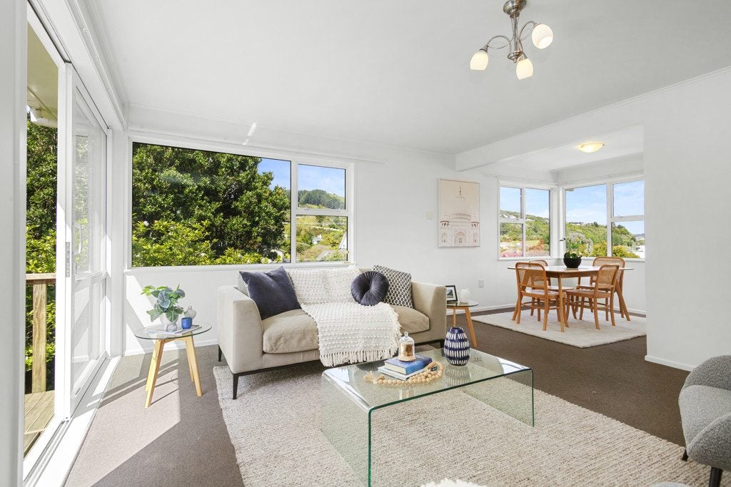 35A Ranui Terrace, Tawa, Wellington - Carousel 1