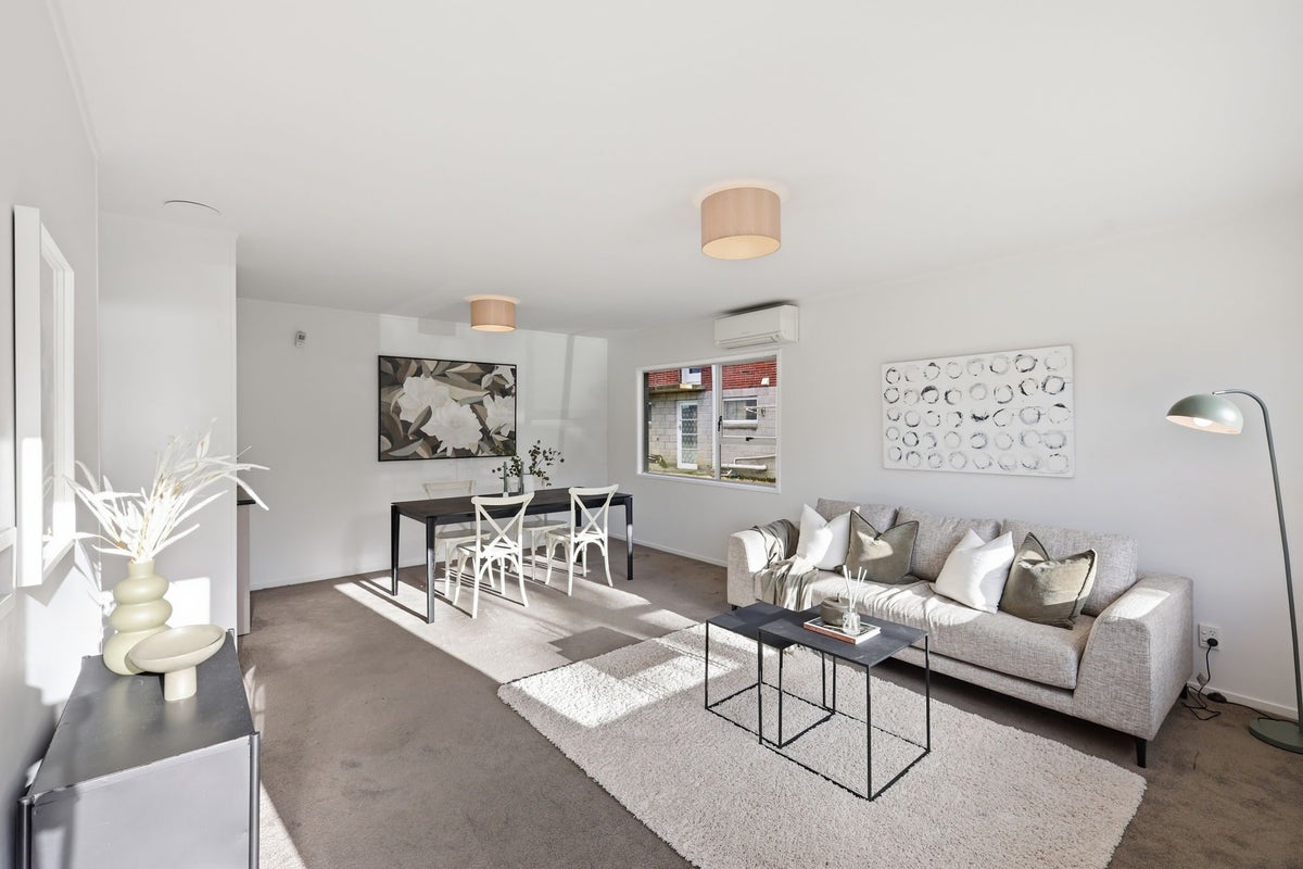 1/92 Lake Road, Northcote, Auckland - Carousel 1
