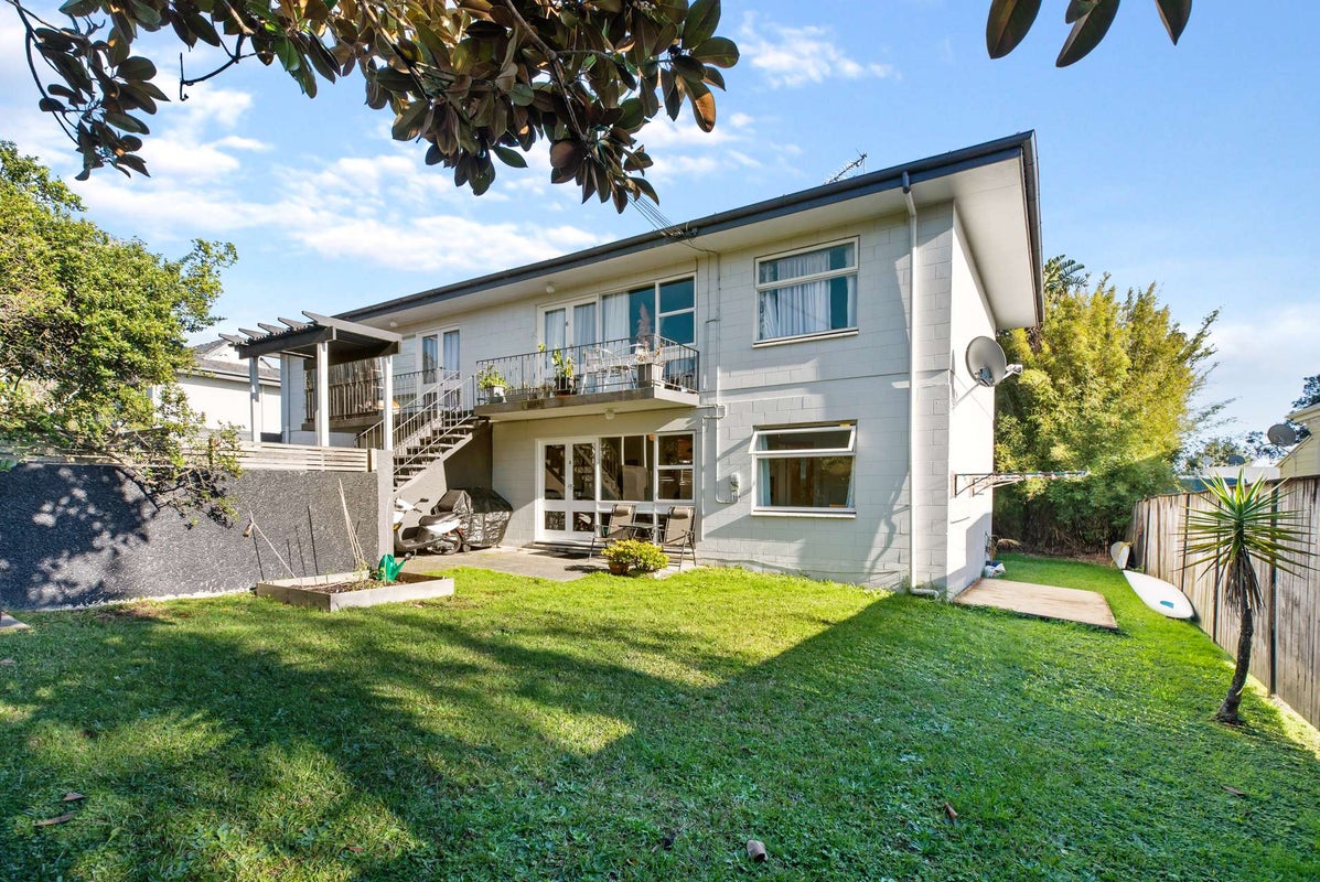 3/2 Mountain View Road, Western Springs, Auckland - Carousel 1