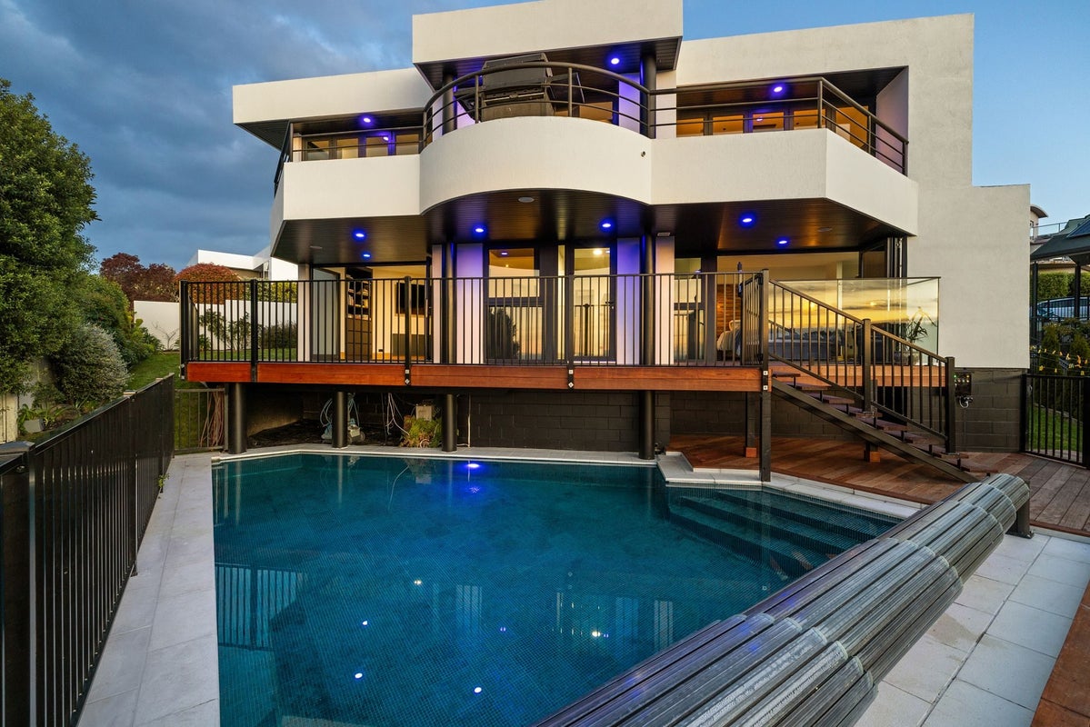 9 Luxton Place, Mount Pleasant, Christchurch - Carousel 1