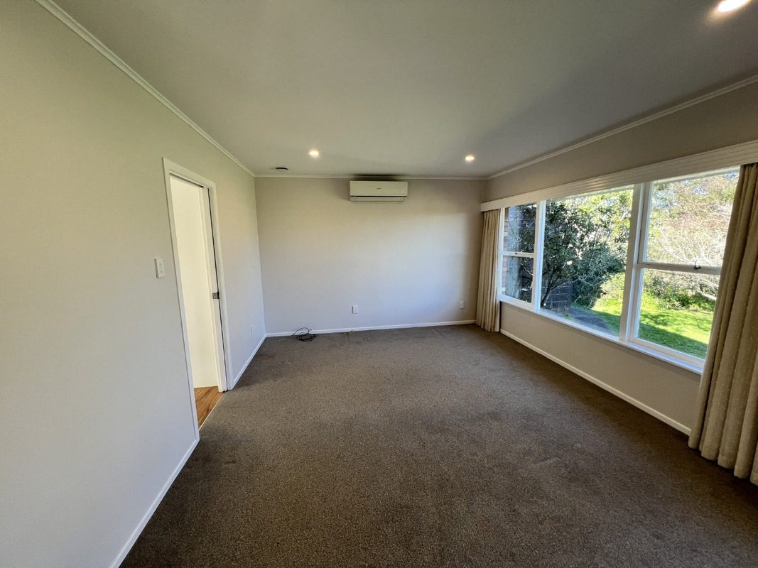 2/4 Westwell Road, Belmont, Auckland - Carousel 2