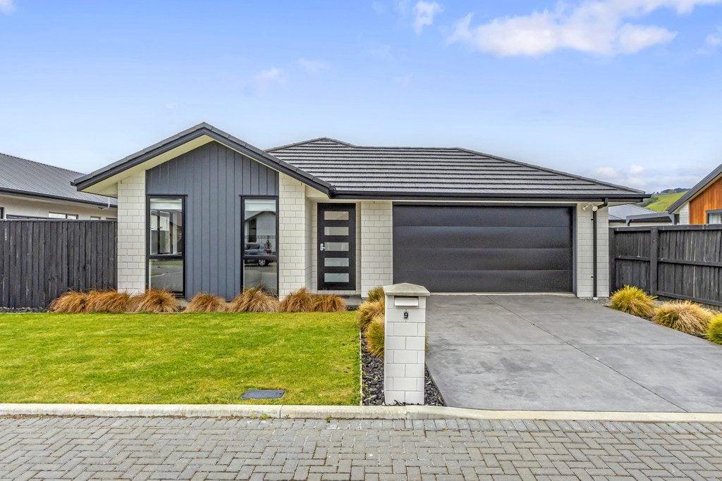 9 Forge Close, Halswell, Christchurch - Carousel 1