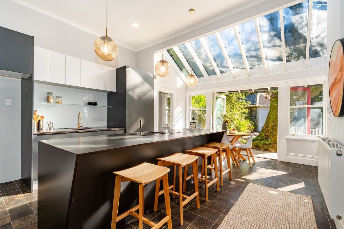 50 Garden Road, Northland, Wellington - Carousel 1