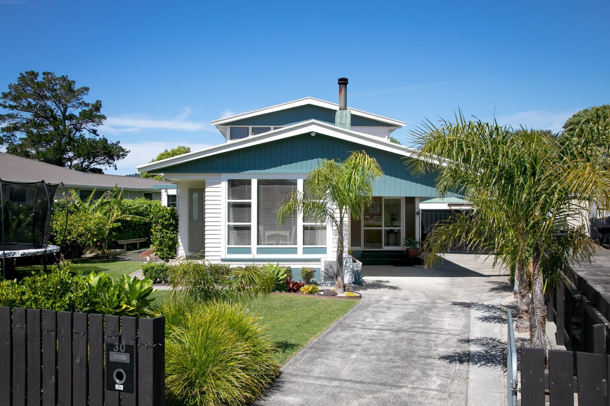 30 Turenne Street, Inner Kaiti, Gisborne - Carousel 1