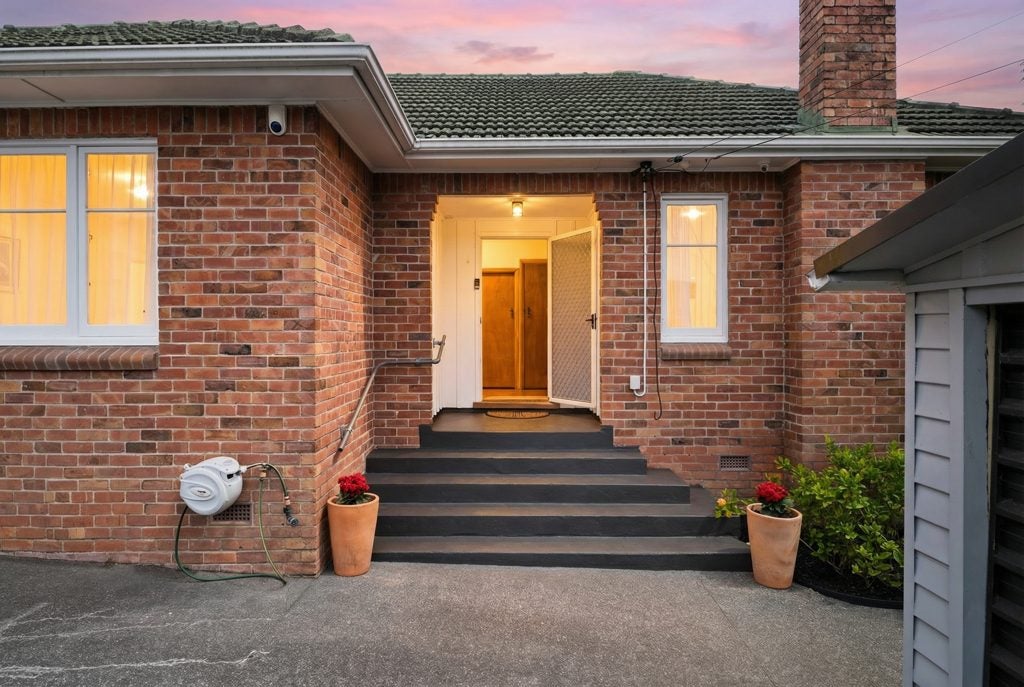19 Captain Scott Road, Glen Eden, Auckland - Carousel 1