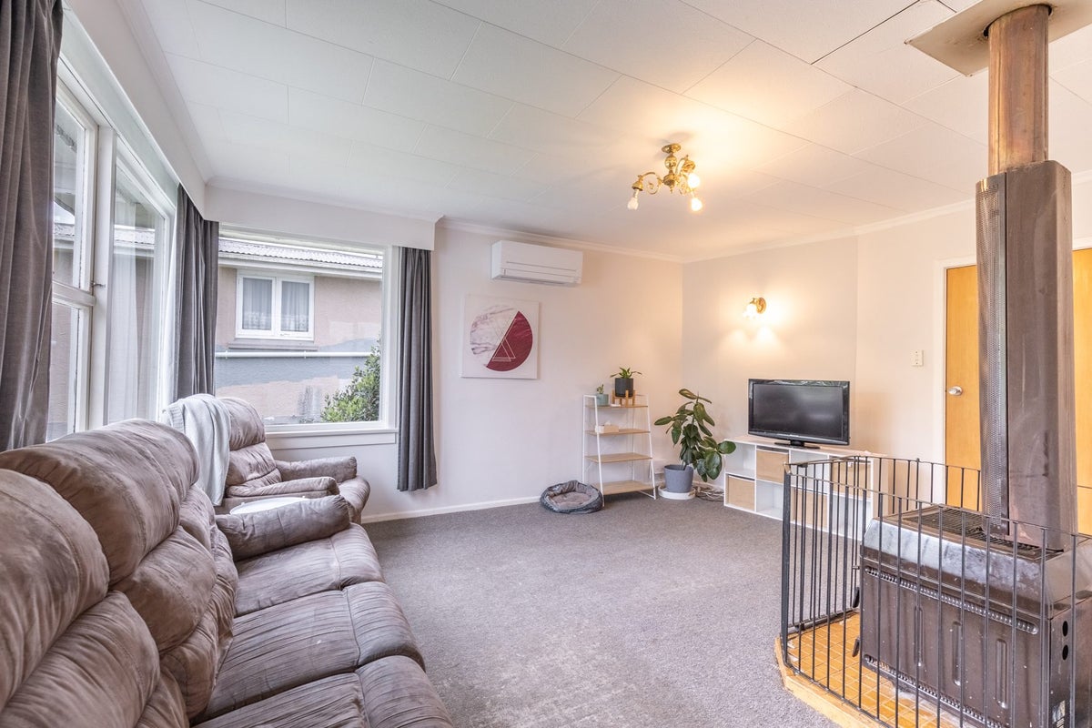 4 Cambridge Terrace, East Gore, Gore - Carousel 2