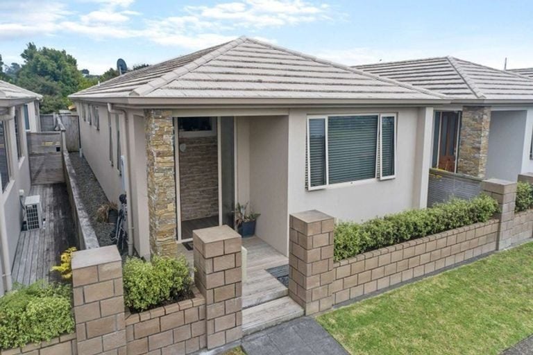 28 Scoria Close, Pyes Pa, Tauranga - Carousel 1