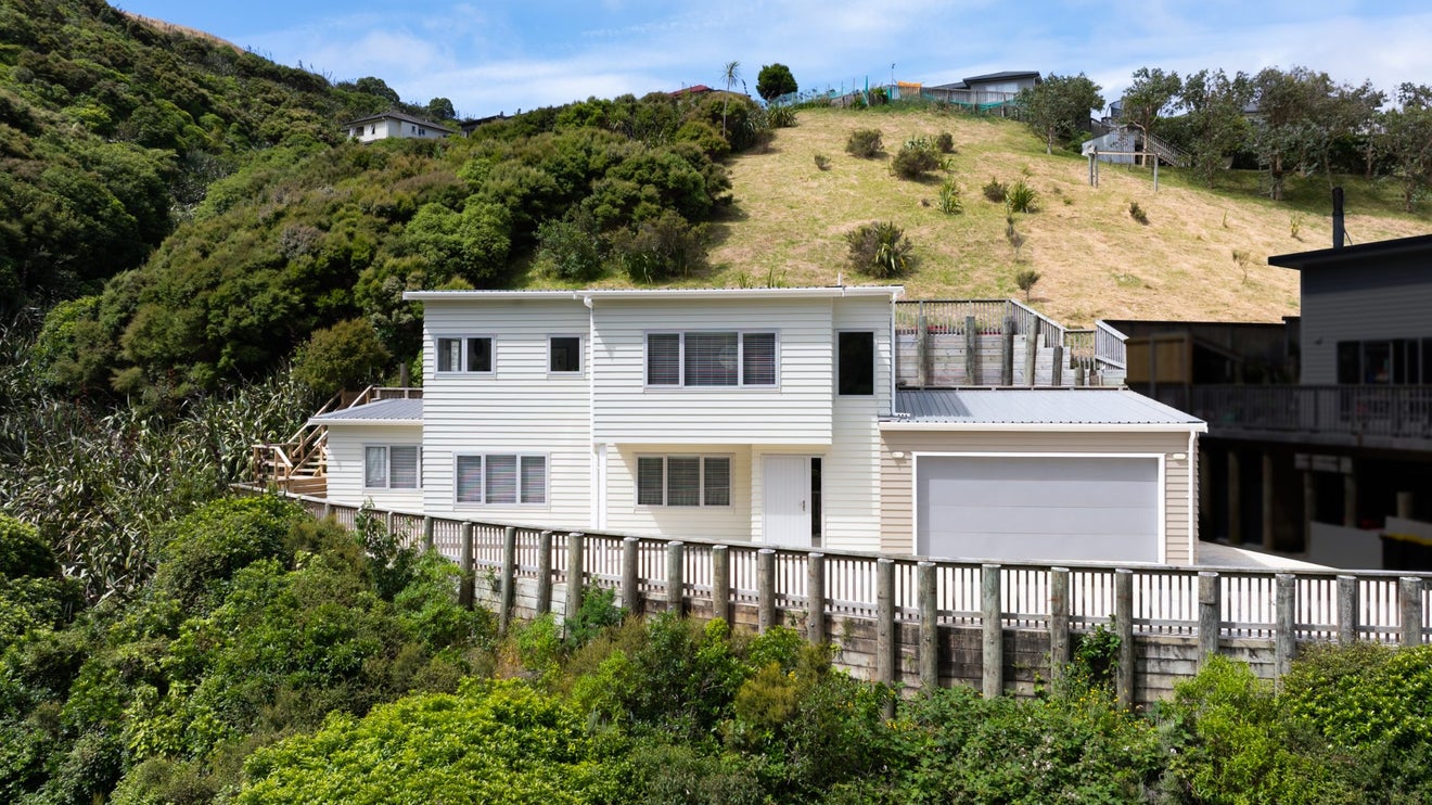 34 Cheetwood Street, Churton Park, Wellington - Carousel 1
