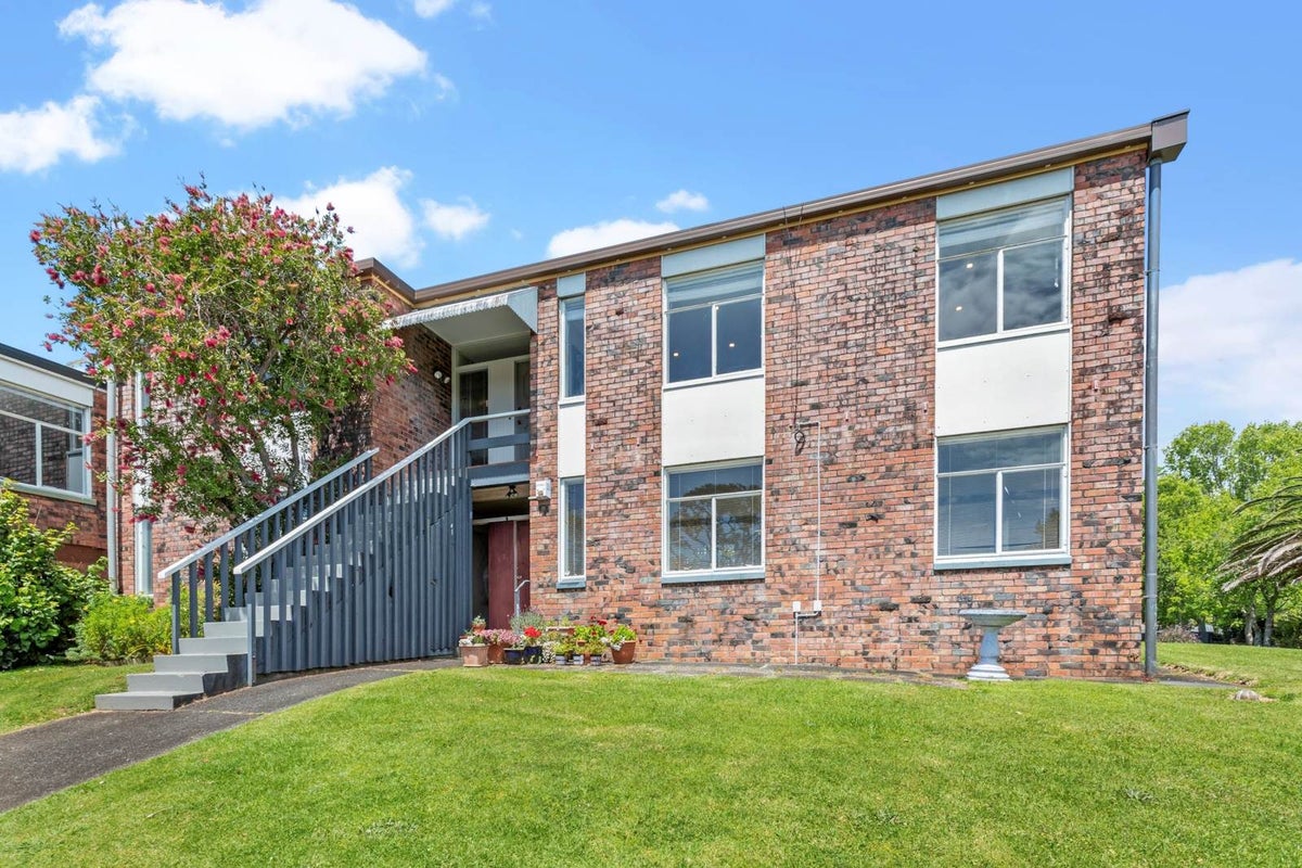 2/166 St Andrews Road, Epsom, Auckland - Carousel 1