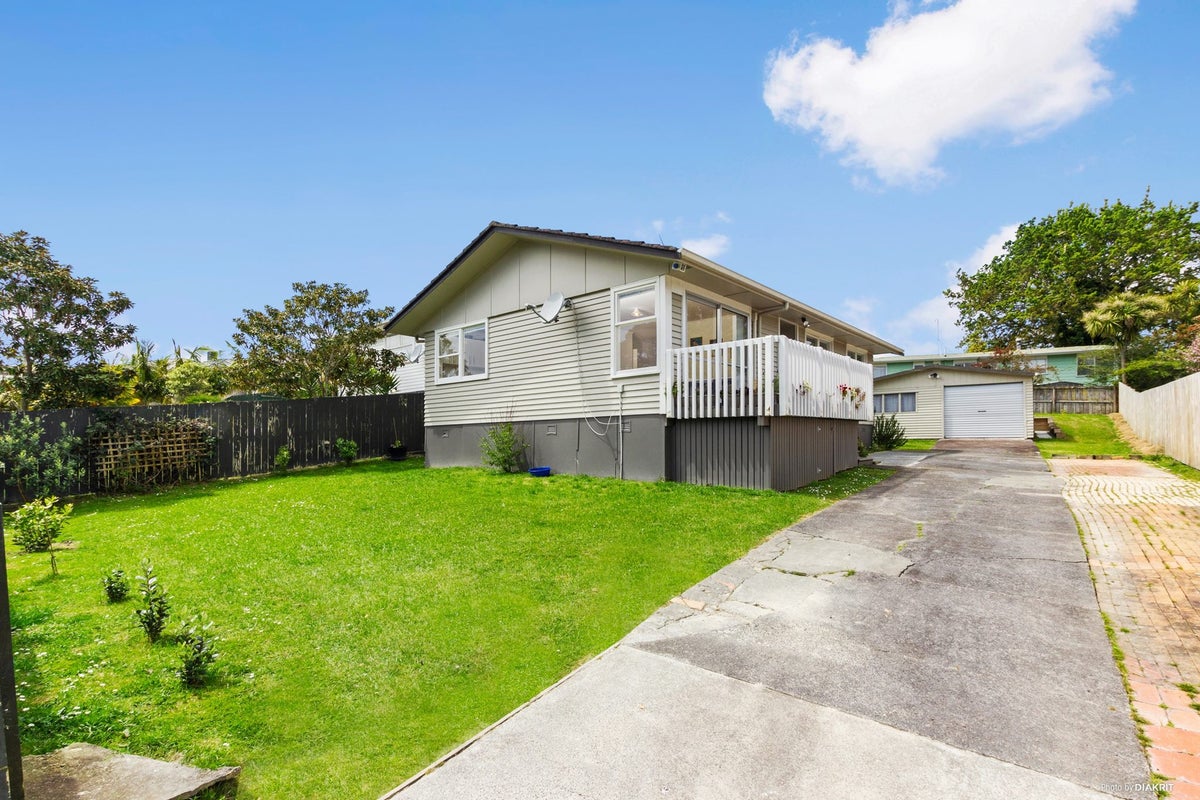 9 Barnfield Place, Glendene, Auckland - Carousel 1