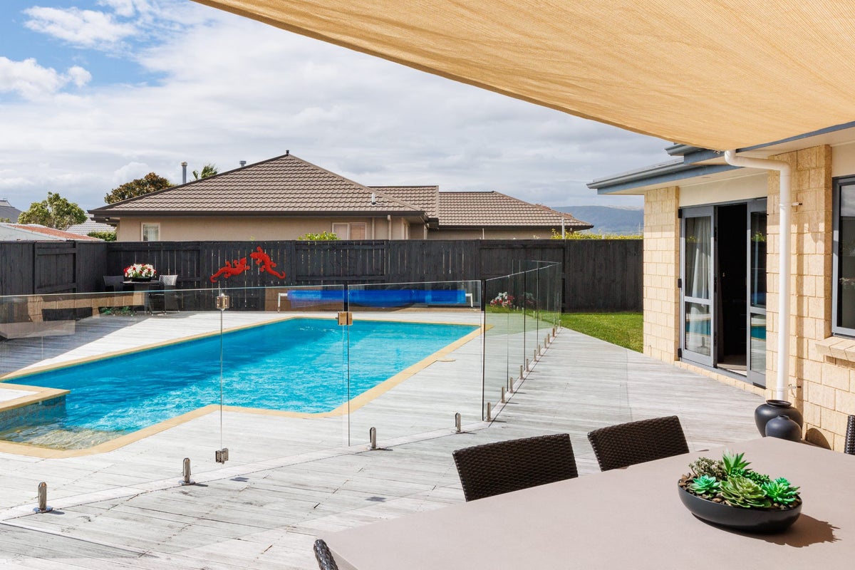 38 Johnstone Drive, Fitzherbert, Palmerston North - Carousel 1