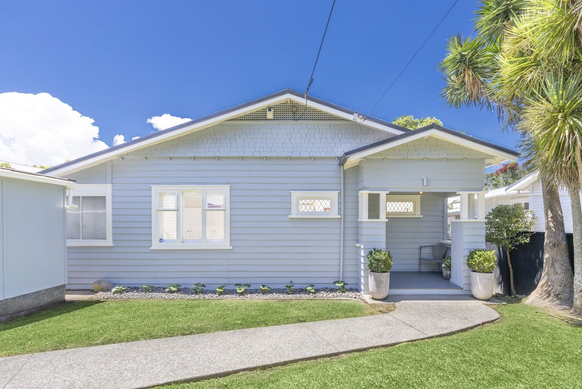 4 Lloyd Avenue, Mount Albert, Auckland - Carousel 1