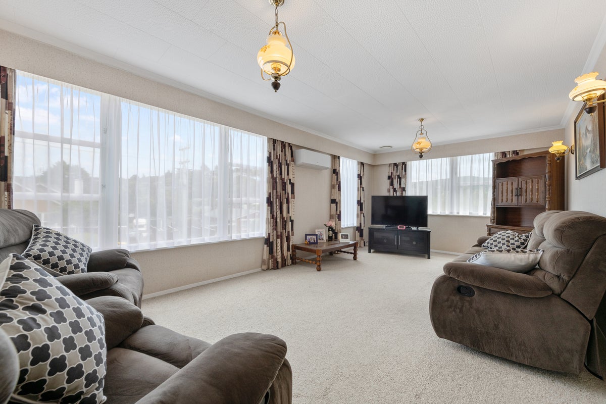 73 Thomas Street, Stokes Valley, Lower Hutt - Carousel 2