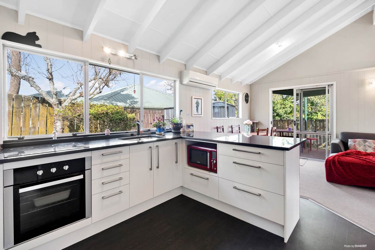 8/89A Royal Road, Massey, Auckland - Carousel 2