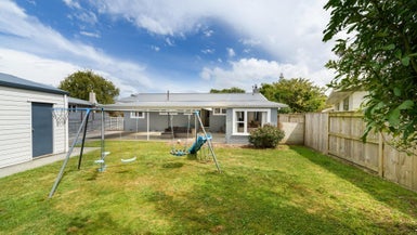 126 Ruamahanga Crescent, Terrace End, Palmerston North - Carousel 1