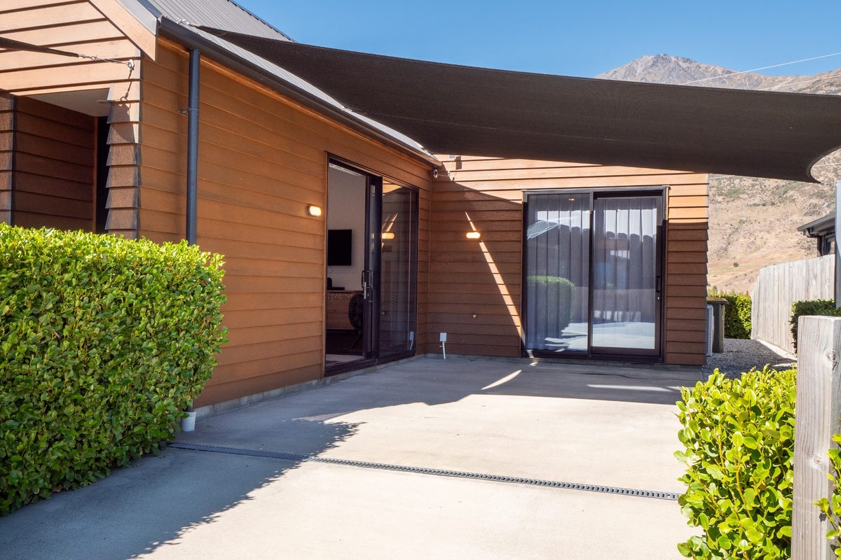 7 Clover Lane, Lake Hayes, Queenstown - Carousel 2