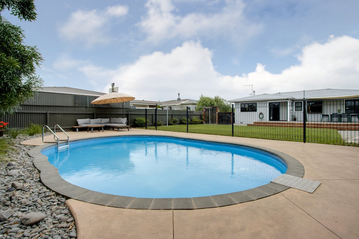 19 Magdalen Crescent, Pirimai, Napier - Carousel 1